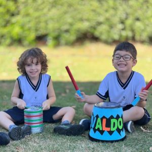 Criatividade e Consciência Ambiental: Infantil 3 brilha na atividade 'Let's Start a Band'