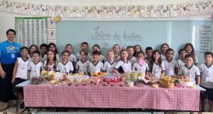 Estudantes do Colégio Regina Coeli vivenciam aula prática de educação financeira